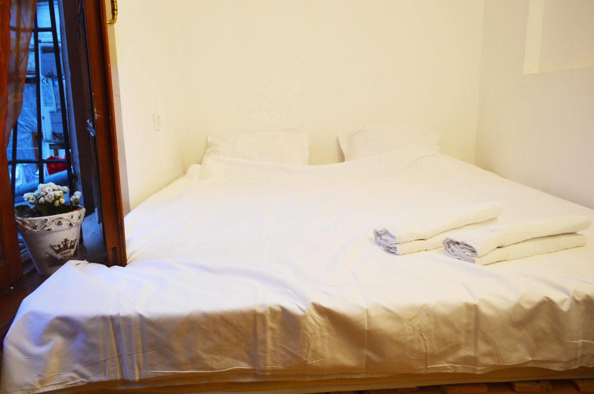 Patio Hostel Tbilisi ภายนอก รูปภาพ